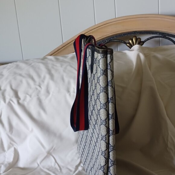 Gucci web tote circa 1990 Serial Number 39-02-003. - Picture 4 of 8